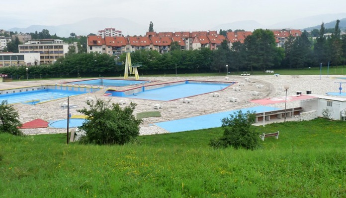 Gradski bazeni u Zenici nesigurni i postoji opasnost od urušavanja, opet upitna sezona