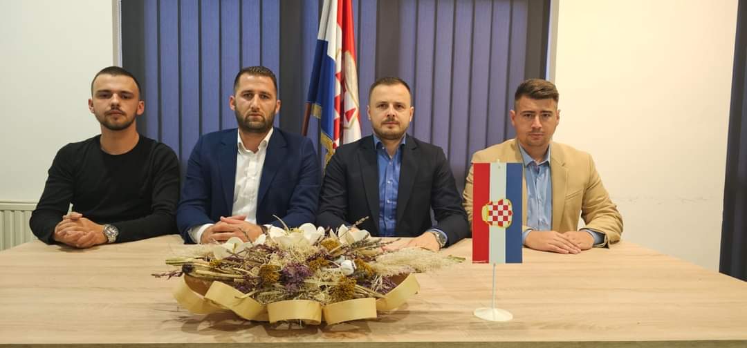 Četvrtnaest mladih zvaničnika HDZ u ZDK javno napustilo stranku